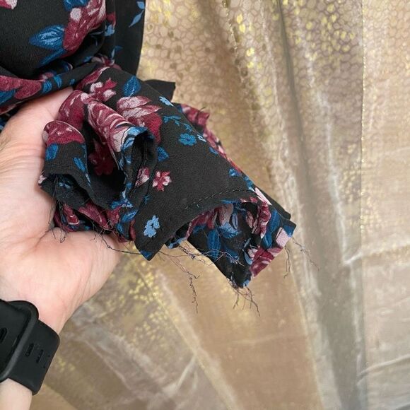 Torrid Black Pink Floral Chiffon Lattice Bell Sleeve Blouse, 1 14/16 - Picture 6 of 9